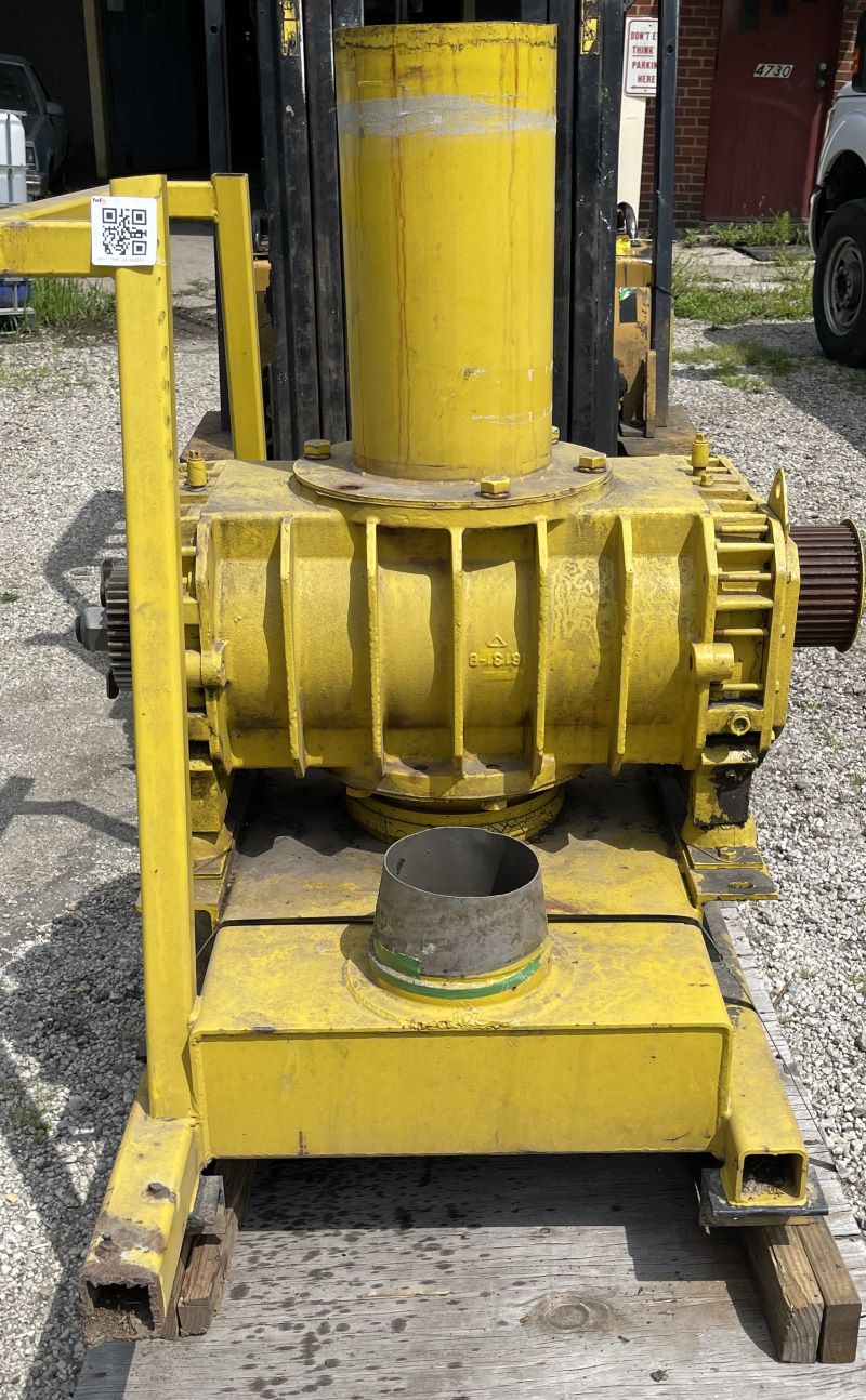 original-used-roots-positive-truck-blower-1.jpg