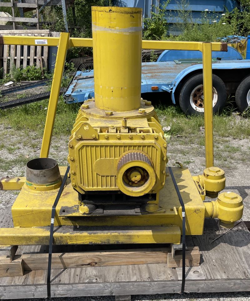 original-used-roots-positive-truck-blower-2.jpg